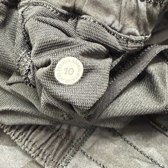 lululemon low rise Hotty Hot Dark Camo Athletic Shorts - Picture 4 of 5